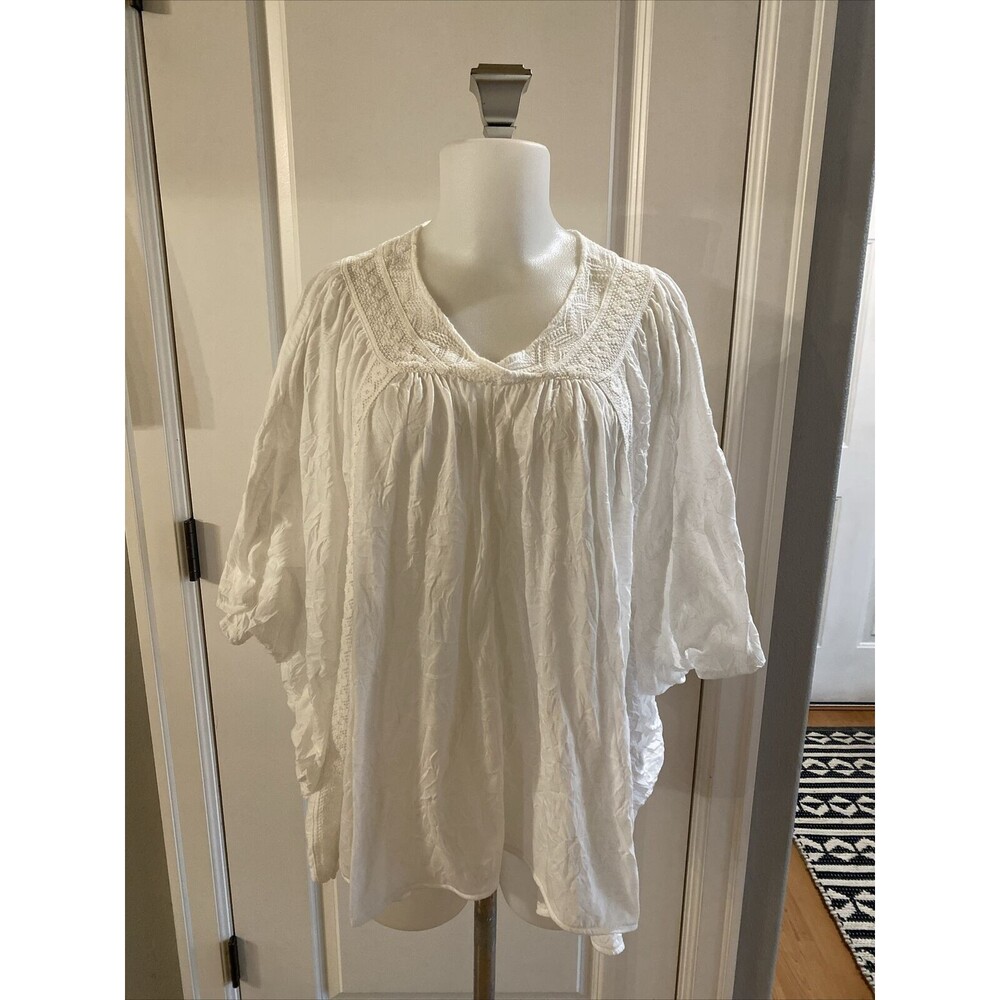 Sundance White Butterfly Sleeve Crochet Lace Shark Bite Top- Size L